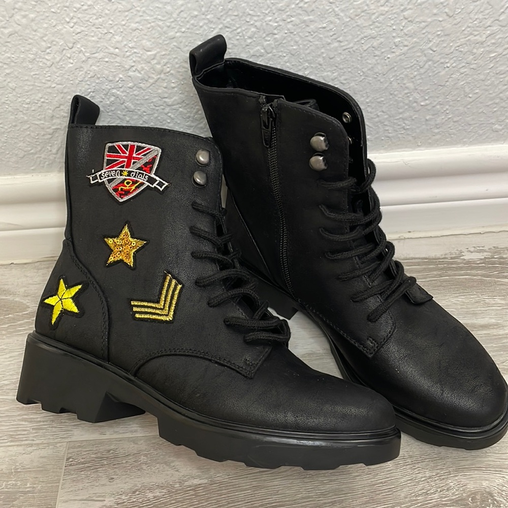 NIB Seven Dials Kris Black Faux Leather Military Patch Combat Boots 6.5